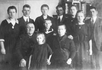 Familie Hüfken-Ross, um 1920. 