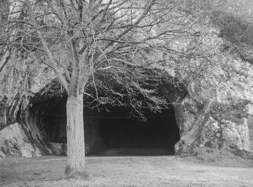 Eingang zur Balver Höhle, Mai 1936.