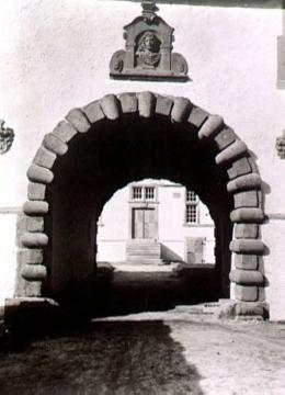 Schloss Holtfeld, Torbogen des inneren Torhauses, um 1940?