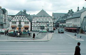 Marktplatz mit den Fachwerkgebäuden von Konditorei Feldkamp und Gasthaus Jägerhof