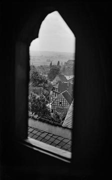 Ortskern Enger mit Blick ins Ravensberger Land - Ansicht vom Dachfenster der ev. Pfarrkirche aus. Undatiert, 1940er Jahre?