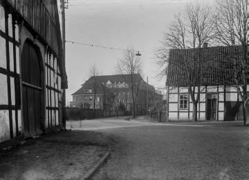 Ortsansicht Enger - Bildmitte: Zigarrenfabrik Osterwald, undatiert, 1940er Jahre?
(vergleiche Archivnummer 10_7070)
