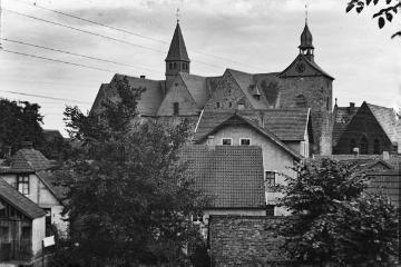 Ortskern Enger mit ev. Pfarrkirche, ehemalige Stiftskirche St. Dionysius. Undatiert, um 1940?