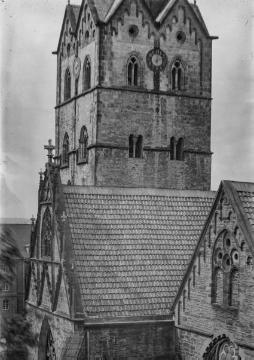 Ev. Münsterkirche (Herforder Münster): Südseite mit Krämerchor und Turm. Ehemalige Stiftskirche St. Marien und Pusinna, erbaut 1220-1270/80, erste Großhallenkirche Westfalens. Undatiert.