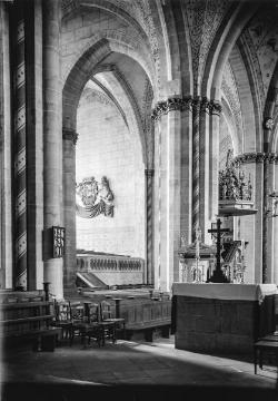 Ev. Münsterkirche (Herforder Münster): Partie der Kirchenhalle mit Kanzel. Ehemalige Stiftskirche St. Marien und Pusinna, erbaut 1220-1270/80,  erste Großhallenkirche Westfalens. Undatiert.