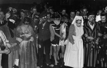Karneval in der Landesheilanstalt für Psychiatrie Lengerich, Mitte 1950er Jahre.