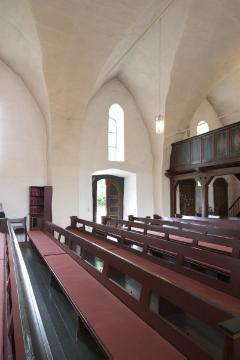 Blick in die Andreas-Kirche, Elsoff - Pfarrkirche der ev. Lukas-Gemeinde Elsoff-Edertal, erbaut im 12. Jh. Juli 2016.