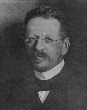 Georg von Below (31.12.1910 - 28.4.1986), seinerzeit Professor für Geschichte an der Westfälischen Wilhelms-Universität Münster