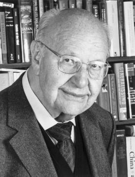 Eberhard Weis (31.10.1925 - 17.6.2013), seinerzeit Professor für Geschichte an der Westfälischen Wilhelms-Universität Münster