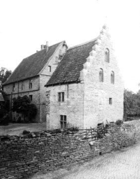 Das "Romanische Haus" (12. Jh.) auf dem Burghof, ca. 1913.
