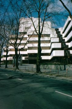 Gebäude der Landesbausparkasse (LBS) in Münster, Himmelreichallee - erbaut 1969 auf dem Gelände des ehemaligen Zoologischen Gartens. Architekt:Architekt: Harald Deilmann.