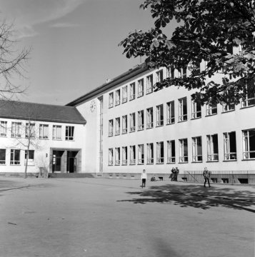 Gebäudepartie der Josef-Grundschule, Hermannstraße