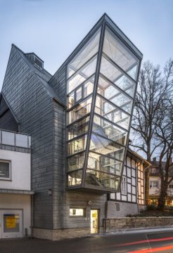 Widukindmuseum Enger - historisches Fachwerkgebäude mit modernem Glasanbau, 2014.