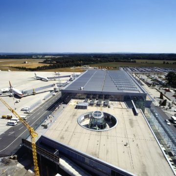 Flughafen Münster/Osnabrück: Terminal und Rollfeld aus der Turmperspektive