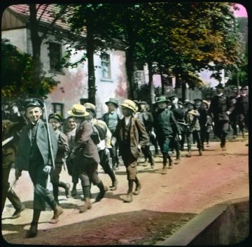 Schülerwanderfahrt mit Lehrer Richard Schirrmann (hinten rechts) undatiert, um 1910? (Ausschnittsvergrößerung von 07_512, coloriert)