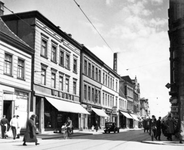 Hamm - Oststraße Höhe Marktplatz, Blick Richtung Kloster-Brauerei Pröpsting. Links: Geschäft W. Korte. Undatiert, 1930er/1940er Jahre