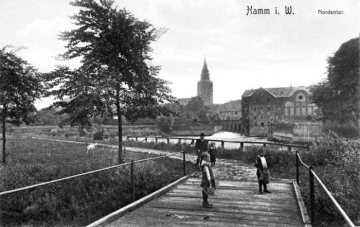 Hamm - Nordentor mit Lippe und Mühle Redicker (abgebrochen 1938). Links: Blick zur Pauluskirche. Postkarte, undatiert, vor 1914.