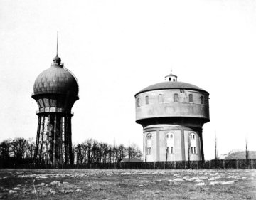 Stadtwerke Hamm - Wassertürme in Berge, erbaut 1908 (rechts) und 1915 (links). Aufnahme von 1935.