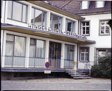 Kinderklinik St. Elisabeth, Hamm - Eingangsportal des Neubaus von 1961 am Nordenwall. Undatiert, um 1962 [?]