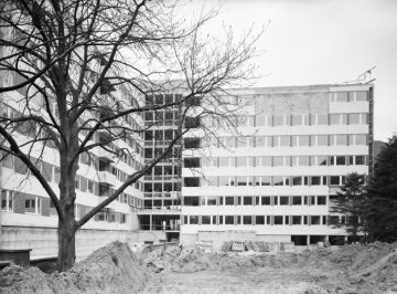 Rohbau des Evangelischen Krankenhauses (EVK) in Hamm an der Werler Straße, 1968.