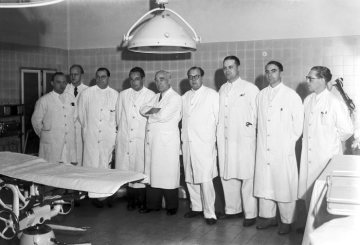 Städtisches Krankenhaus Hamm - das Ärztekollegium um 1950: Chefarzt Dr. Senge und Doktoren Beyerle, Langmuß, Deutsch, Heyn und Krull. Undatiert, um 1950 [?]