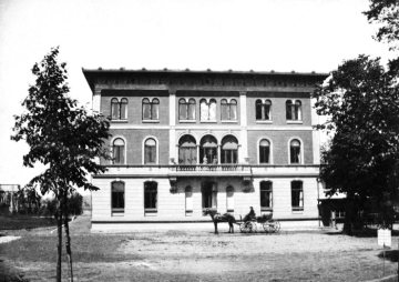 Bad Hamm, Solekurbad 1882-1955: Das Logierhaus zwischen Badehaus und Ostenschützenhof. Undatiert, um 1900 [?]