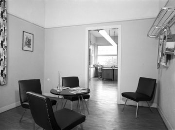 Wartezimmer im Gesundheitshaus Steinkohlebergwerk Heinrich Robert - Hamm, Fangstraße, eröffnet im Juli 1955.
