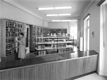 Bibliothek im Gesundheitshaus Steinkohlebergwerk Heinrich Robert - Hamm, Fangstraße, eröffnet im Juli 1955.