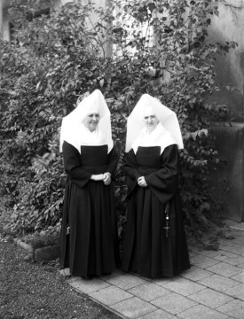 Ordensfrauen im Dienst der Krankenpflege: Vinzentinerinnen - Röntgenschwestern im St. Marien-Hospital, Hamm, 1958.