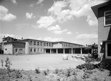 Albert-Schweitzer-Schule, Bockum-Hövel - 1911 als evangelische "Talschule" gegründet, 1956 in Albert-Schweitzer-Schule umbenannt. Undatiert, um 1960.
