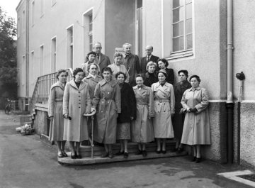 Lehrerinnen und Lehrer der Marienschule, Hamm - 1954. Es fehlen die Ordensschwestern, die sich seinerzeit nicht fotografieren lassen durfen.