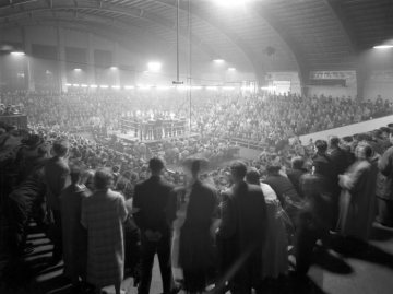 Boxkampf in den Zentralhallen, Hamm, um 1956.