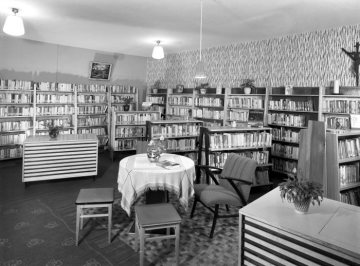 In der Volksbücherei Hamm-Heessen, 1964.