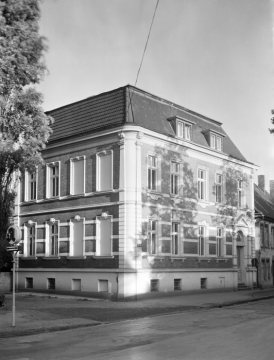 Städtische Musikschule Hamm - gegründet 1940, seit 1958 ansässig im Haus Windthorst, Südstraße 42.  Standortverlagerung in den 1970er Jahren, ab 2012 im Neubau Kolpingstraße. Undatiert, um 1958?