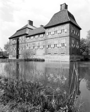Wasserschloss Haus Oberwerries, erbaut 1667 nach Plänen des Ambrosius von Oelde. Hamm-Heessen, undatiert.