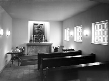 Herz-Jesu-Kirche, Hamm-Bad Hamm, Ostenallee: Blick in die Marienkapelle, in Funktion 1959-1968. Undatiert, um 1960.