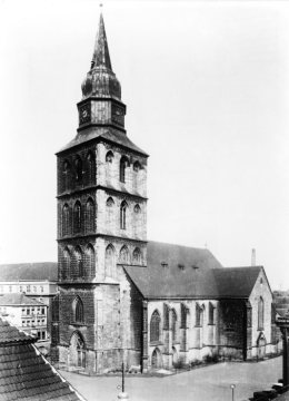 Evangelische Pauluskirche mit Welscher Turmhaube, Hamm-Altstadt am Markt - im Zweiten Weltkrieg stark beschädigt. Links: Adler-Apotheke und Stadthaus. Ansicht aus Richtung Südstraße um 1930.