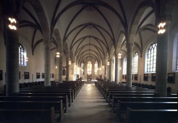 St. Agnes-Kirche, Hamm-Altstadt: Kirchenschiff Richtung Chor. Undatiert, um 1985.