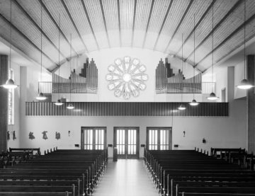 Katholische St. Bonifatius-Kirche, Hamm-Herringen, Lange Straße: Eingangsfront mit Orgelempore, 1964