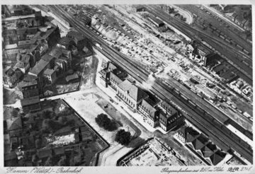 Bahnhof Hamm um 1930: Ansicht nach einer Geländeerweiterung 1911-1929 mit neuem Empfangsgebäude von 1920. Undatiert.