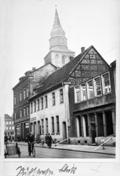 Hamm - Südstraße Mündung Marktplatz mit Blick auf den Turm der Pauluskirche. Undatiert, vor 1944.