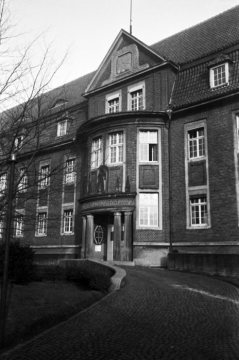 St. Josef-Krankenhaus ("St. Jupp") in Hamm-Bockum-Hövel, gegründet 1913 auf Initiative des Freiherrn Fritz von Twickel und des Malteser-Ordens anlässlich des Grubenunglücks auf Zeche Radbod 1908. Undatiert, um 1950 [?]