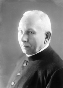 Heinrich Berendes, 1932 - Pfarrer in der Josephskirche, Hamm-West.