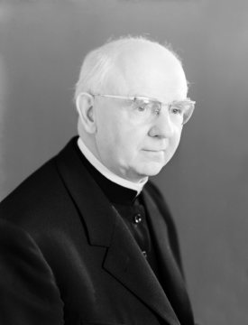 Philipp Halbeisen, 1948-1966 Pfarrer der katholischen St. Stephanus-Gemeinde, Hamm-Heessen - geboren am 18. August 1891 in Gelsenkirchen-Buer, gestorben 1970. Porträt undatiert.