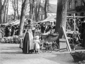 Wochenmarkt auf dem Domplatz, Münster 1913.