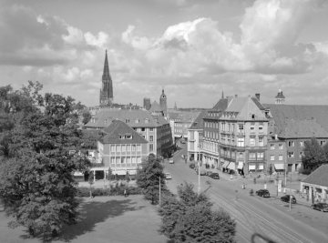 Münster-Altstadt 1951: Salzstraße Höhe Promenade mit Blick auf den Lamberti-Kirchturm.