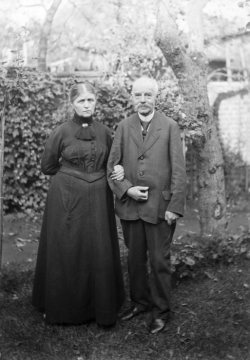 Eheleute Dr. Dietrich und Adelheid Reichling im Jahre 1915 - Eltern des späteren Naturschutzpioniers und Direktors des Provinzialmuseums für Naturkunde in Münster, Dr. Hermann Reichling.