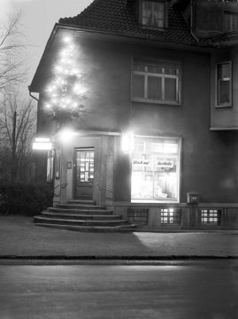 Glück-auf-Apotheke, Hamm-Bockum-Hövel, Overbergstraße Ecke Berliner Straße - Inhaber Hans Engel. 1959.