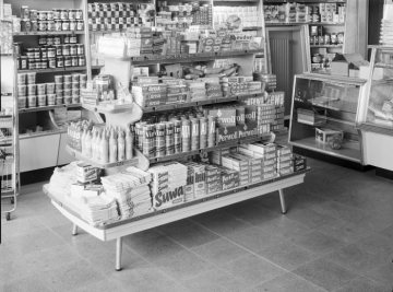Supermarkt in Hamm [?]. Auftragsfotografie für Firma Elward Ladenbau. Unbezeichnet, undatiert.