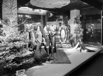 "Glück und Erfolg 1966": Festtagsmode Winter 1965 - Modehaus Rosenberger, Hamm-Marktplatz.